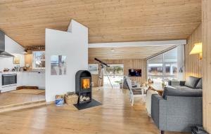 Beautiful Home In Hjørring With Wifi