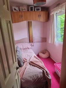 Caravan - Sleeps 8 pet friendly & hot tub