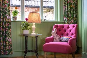 Large Country Cottage, Sleeps 8 - Spa Facilities, Garden Bar, Catering Services, Free Parking, Nature Reserve, Hen Parties
