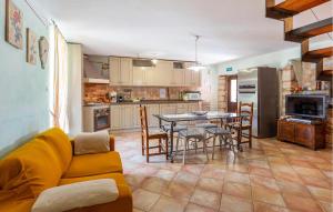 5 Bedroom Cozy Home In Galizana 