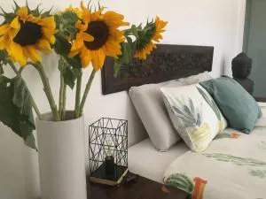 Studio South Port - Lush Private Oceanfront Studio Apartment - Hackham