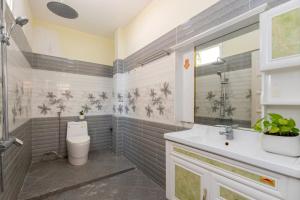 Quỳnh Như Booking