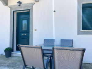 Nikis Rose Garden Lxs