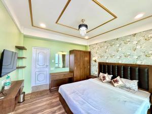 Yepplos Luxury Deluxe Room with Mountain View
