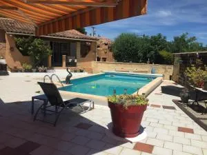 Charmant studio avec piscine partagée à Sernhac - 30 m² - Meynes