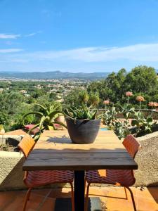 Villa M, Chambres dHôtes, Vue mer, Sauna, Piscine à Six-Fours