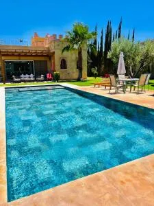 Villa privée avec piscine pour familles à Marrakech, Lalla Takerkousst - El Mjed