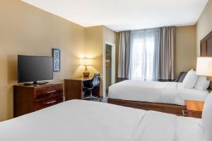 Comfort Inn & Suites At CrossPlex Village