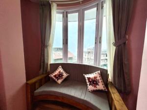 Yepplos King Size Suite Room with Mountain View