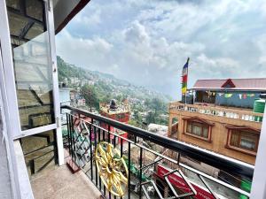 Yepplos King Size Suite Room with Mountain View