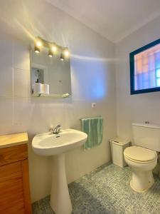 Amplio adosado a pocos metros de la playa