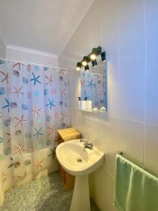 Amplio adosado a pocos metros de la playa