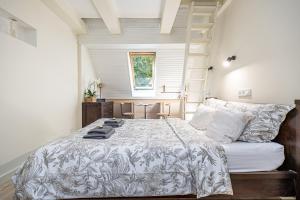 Central Beachside Studios