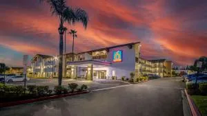 Studio 6 Ontario CA Convention Center Airport - Монклер