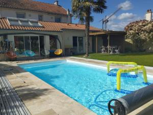Maisons de vacances Grande maison proche Nantes piscine chauffee couverte : photos des chambres