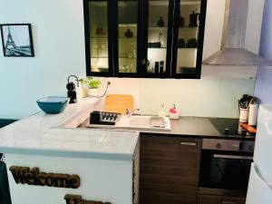 Wendy family flat with calm courtyard 3min for metro Paris in 10 mins