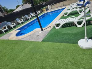 Donde JAVI Chalet con piscina 50 minutos madrid en escalona