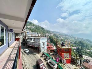 Yepplos King Size Suite Room with Mountain View