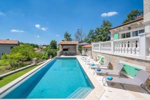 Villa Valffiorita by Briskva