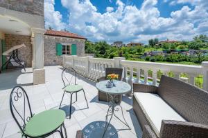 Villa Valffiorita by Briskva