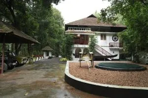 Vintage valley Heritage home - Karimkunnum