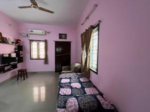 Malar service apartment