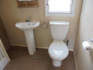 Kingfisher Horizon III 8 Berth Close to site entrance