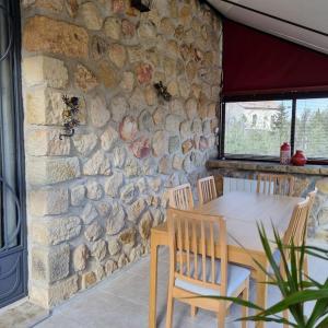 Maisons de vacances La Jolie Maison de Banne, 4 etoiles, piscine privee chauffee, calme : photos des chambres