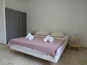 Maisons de vacances Maison face au Luberon avec piscine - 5 Chambres : photos des chambres