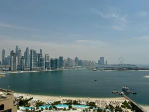 Hospitality Expert 7 Palm Studio Beach Pool Bar