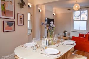 Central Stays - Luxury Central Townhouse - With Free Parking