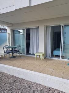 Appartements Appartement du golf terrasse piscine tout a pied : photos des chambres
