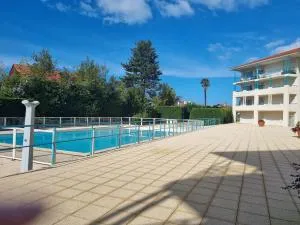 Appartement du golf terrasse piscine tout à pied - 西布勒