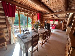 Maisons de vacances C Les rondins nature gite 8 personnes avec jardin : photos des chambres