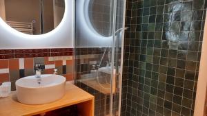 Hotels Hotel Trinquet : photos des chambres