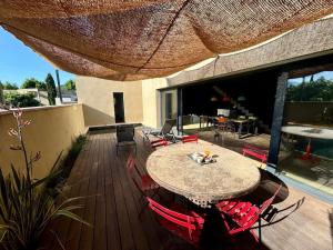 Villas Maison d-architecte avec piscine-spa chauffe en centre ville de Vaison-la-Romaine : photos des chambres
