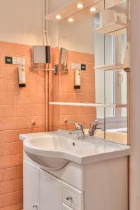 Hotels Logis Hotel-Restaurant Les Voyageurs : photos des chambres