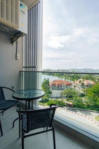 Laguna Lakeside apartments with panoramic view