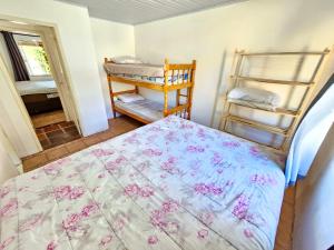 CASA AMBAR COM PISCINA A 400 METROS DA PRAIA DE Mariscal BOMBINHAS N 705