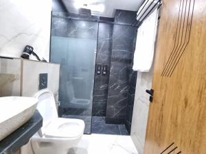 Trendy 2-Bedroom Oasis Near Top Restaurants and Cafes - Air Conditioners!