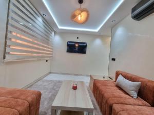 Trendy 2-Bedroom Oasis Near Top Restaurants and Cafes - Air Conditioners!