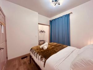 NEW! Casino Close Comfort walk to the falls