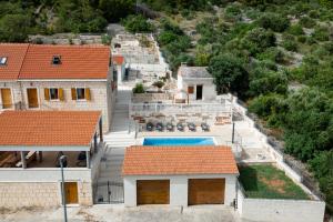 Didova kuća, kamena vila sa bazenom u blizini Rogoznice