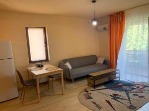 Bed & Garage near City