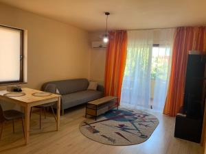 Bed & Garage near City