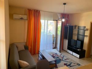 Bed & Garage near City