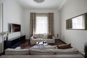 Discover Your Budapest Retreat-Walk to Parliament