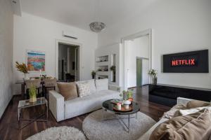 Discover Your Budapest Retreat-Walk to Parliament