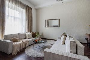 Discover Your Budapest Retreat-Walk to Parliament