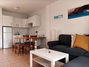 CASA ANITA, pool sea and surf in Corralejo